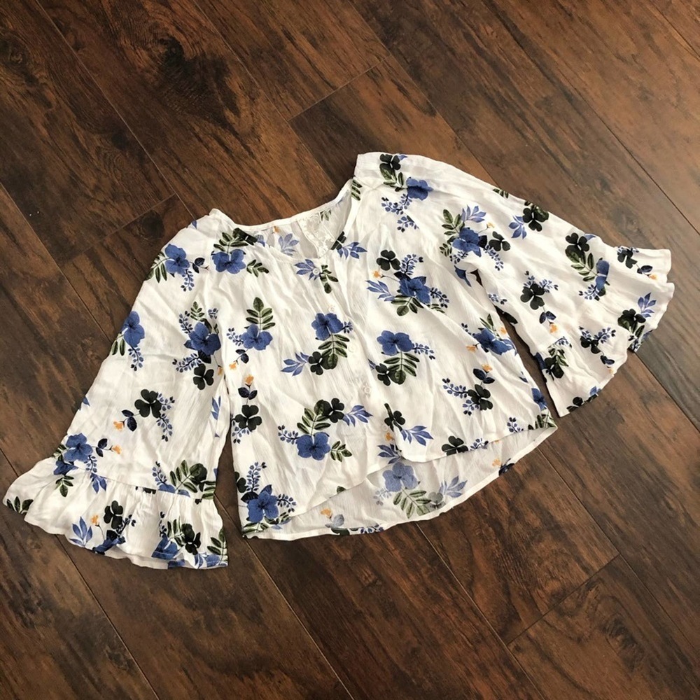 Sadie & Sage Ruffle Sleeve Crop Top
